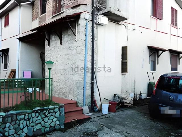 Appartamento in vendita di 174 m² in Via Vittorio Emanuele Vico III