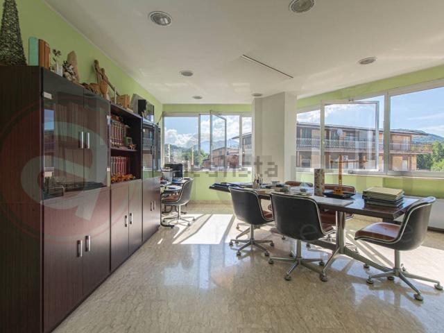 Appartamento in vendita di 174 m² in Viale della Cartiera, 46