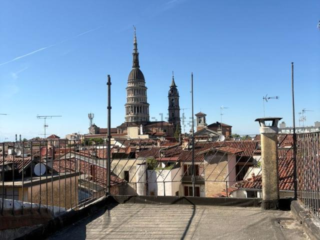 Appartamento in vendita di 174 m² in Piazza Cesare Battisti, 3