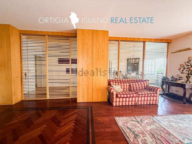 Appartamento in vendita di 175 m² in Via Corinto