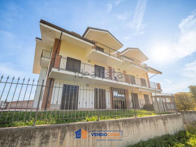 Appartamento in vendita di 175 m² in Via Cave, 84