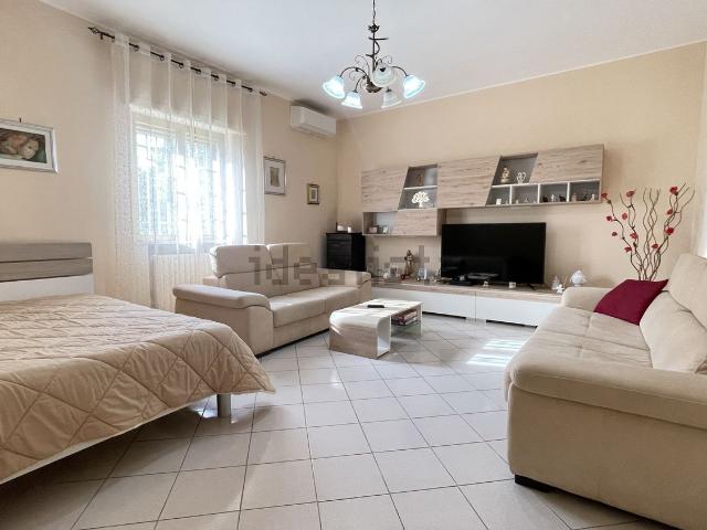 Appartamento in vendita di 175 m² in Via Cantù Cesare, 20