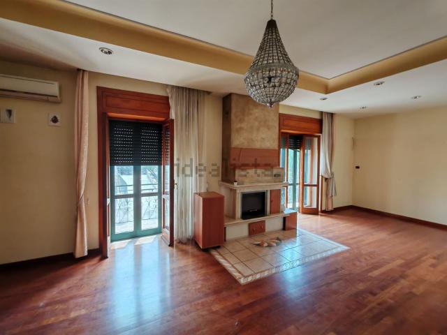 Appartamento in vendita di 175 m² in Via Carlo Alberto dalla Chiesa, 31