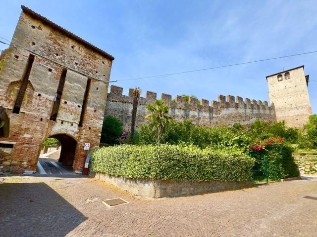 Appartamento in vendita di 175 m² in Via Castello