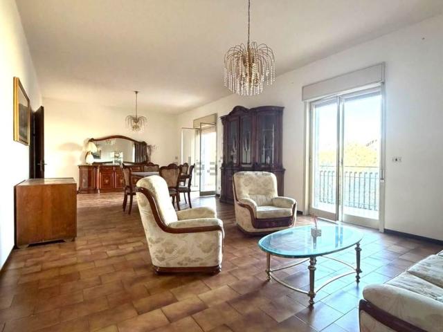 Appartamento in vendita di 175 m² in Via Cesare Battisti, 34