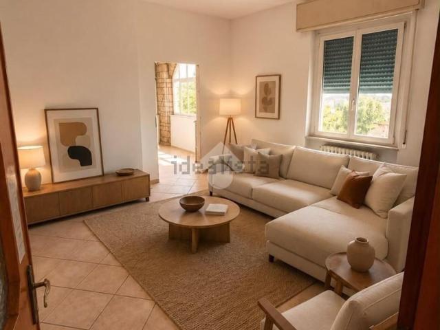 Appartamento in vendita di 175 m² in Via Adro, 23