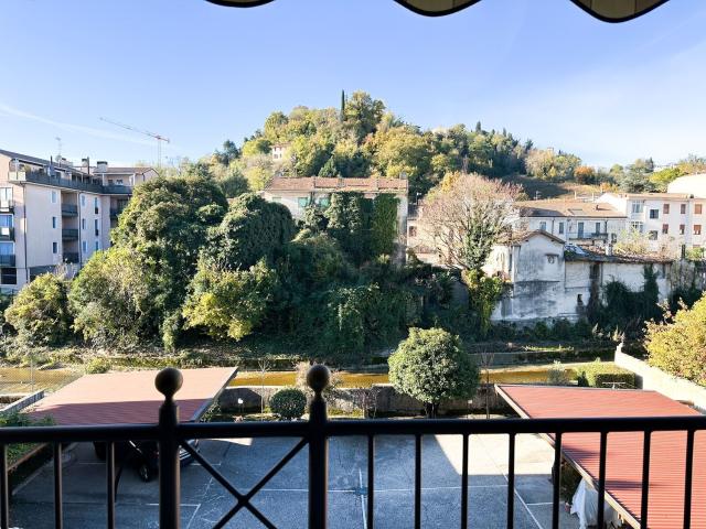 Appartamento in vendita di 175 m² in Via G. Lazzarin
