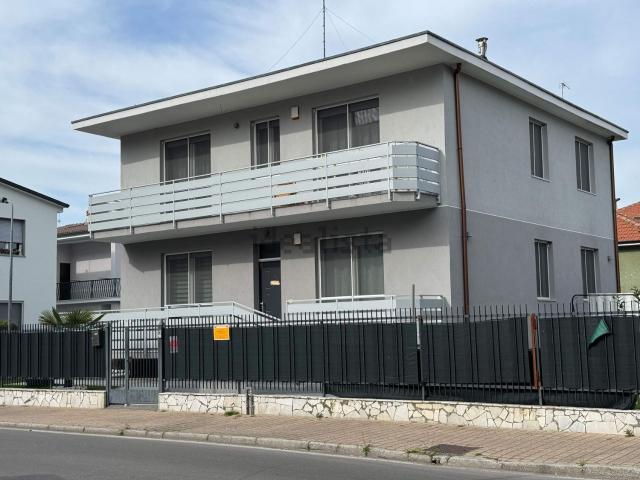 Appartamento in vendita di 175 m² in Via Giuseppe Parini, 19
