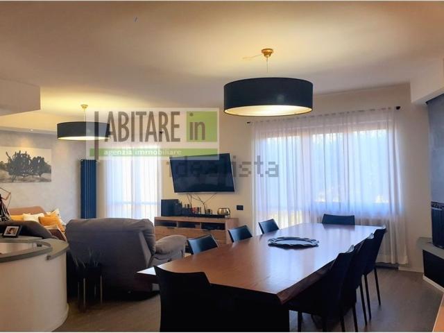 Appartamento in vendita di 175 m² in Via Guido Rossa