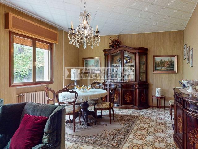 Appartamento in vendita di 175 m² in Via dei Raseni