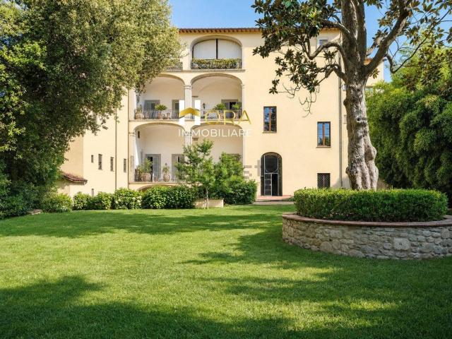 Appartamento in vendita di 175 m² in Via della Torre
