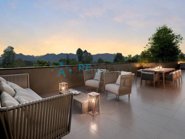 Appartamento in vendita di 175 m² in Via delle Orchidee