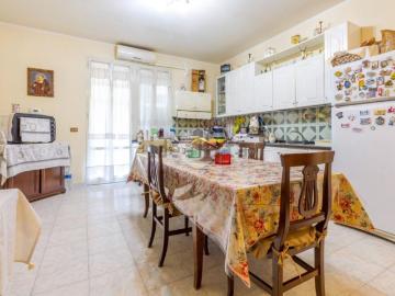 Appartamento in vendita di 175 m² in Via Federico de Roberto, 24