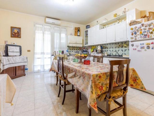 Appartamento in vendita di 175 m² in Via Federico de Roberto, 24