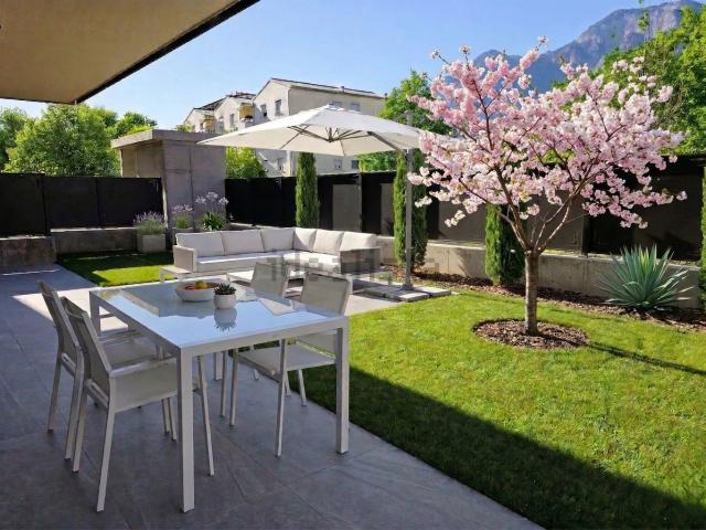 Appartamento in vendita di 175 m² in Via la Clarina