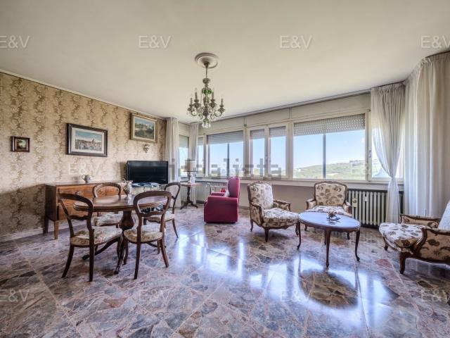Appartamento in vendita di 175 m² in Via Monte Pallotta