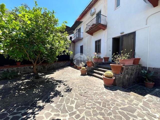 Appartamento in vendita di 175 m² in Via Miliscola, 133