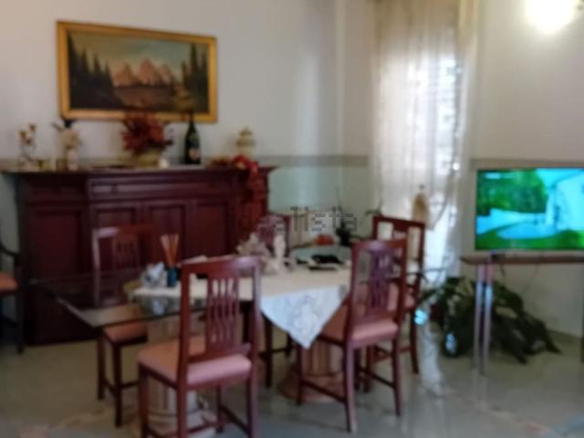 Appartamento in vendita di 175 m² in Via Regina Elena