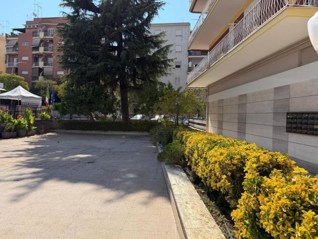 Appartamento in vendita di 175 m² in Via Renzo da Ceri, 87