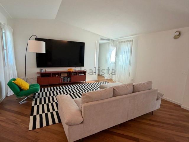 Appartamento in vendita di 175 m² in Via Villagrande