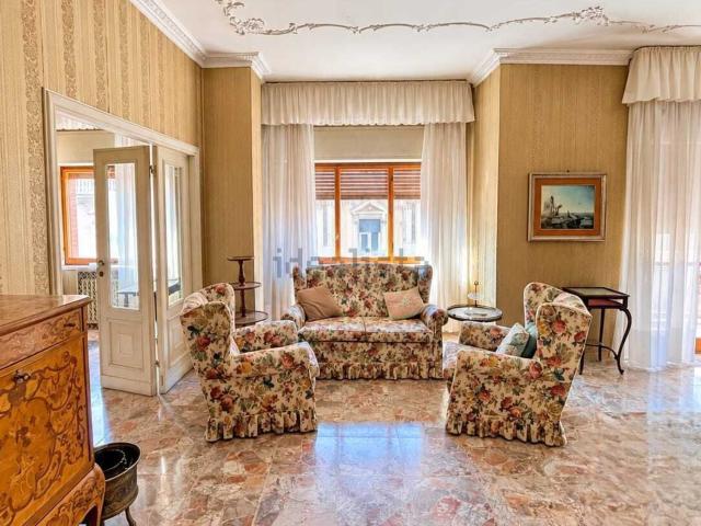 Appartamento in vendita di 175 m² in Corso Trento e Trieste, 43