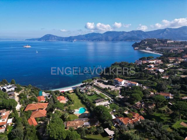 Appartamento in vendita di 175 m² in Località Capo Bianco