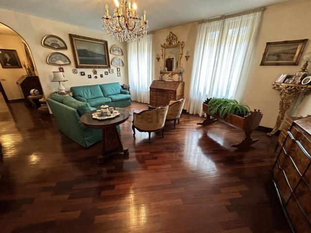 Appartamento in vendita di 176 m² in Via Bernardino Ricca, 3