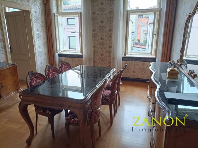 Appartamento in vendita di 176 m² in Via Galileo Galilei, 4