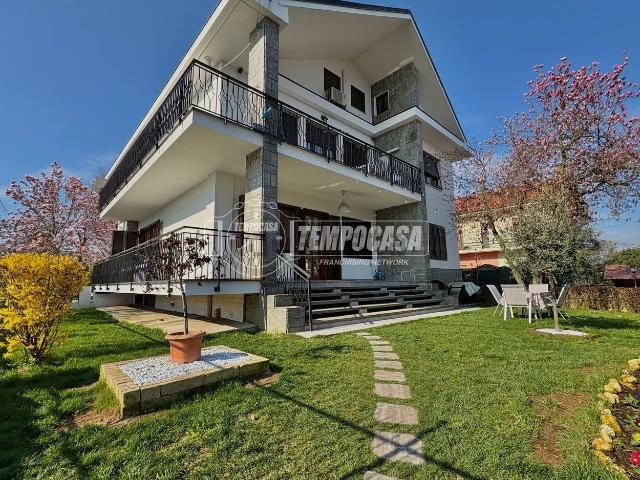 Appartamento in vendita di 176 m² in Via Giovanni da Verrazzano