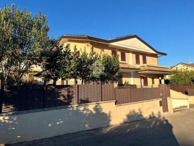 Appartamento in vendita di 176 m² in Via Guado Santa Maria