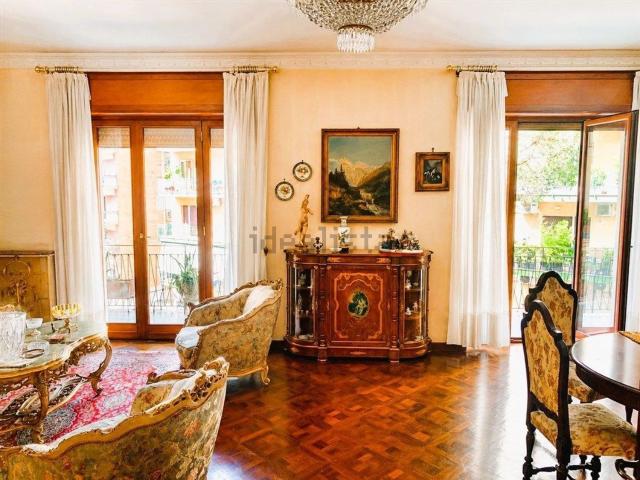 Appartamento in vendita di 176 m² in Via San Giacomo dei Capri, 65
