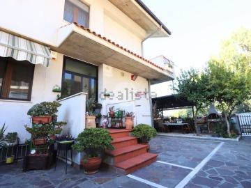 Appartamento in vendita di 176 m² in Strada Colle Scorrano, 60