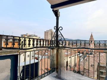 Appartamento in vendita di 177 m² in Via 23 Aprile, 1945
