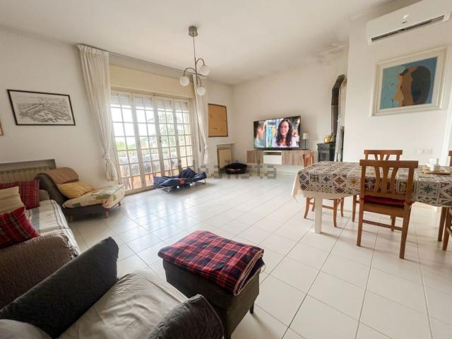 Appartamento in vendita di 177 m² in Via Alcide De Gasperi, 9