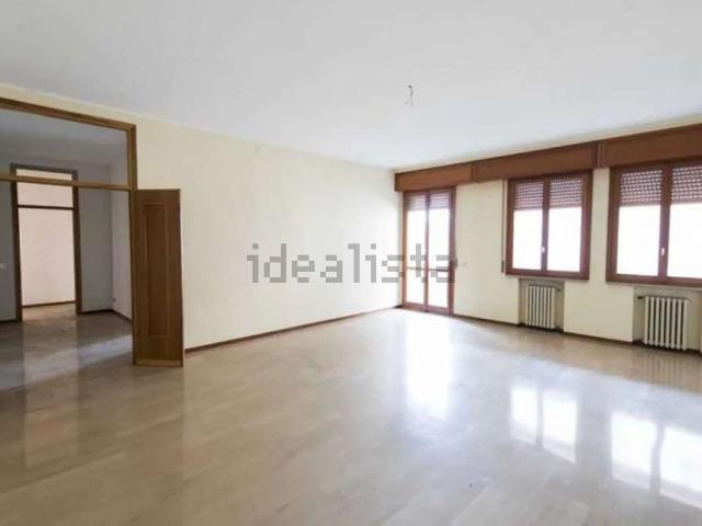 Appartamento in vendita di 177 m² in Via Giosuè Carducci