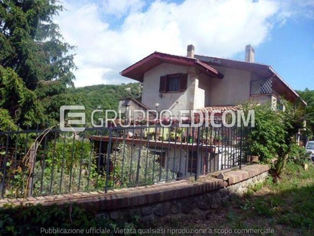 Appartamento in vendita di 177 m² in Via dei giardini