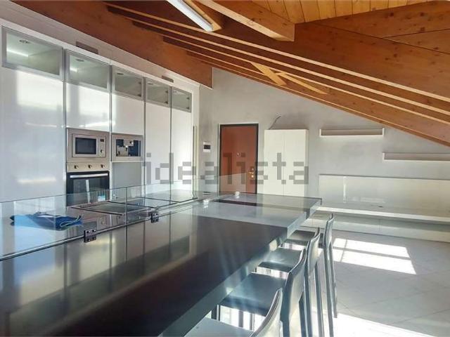 Appartamento in vendita di 177 m² in Via Padana Superiore, 39