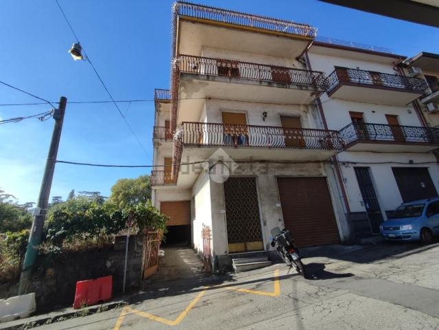 Appartamento in vendita di 177 m² in Via Tenente Scuderi Giuseppe, 17