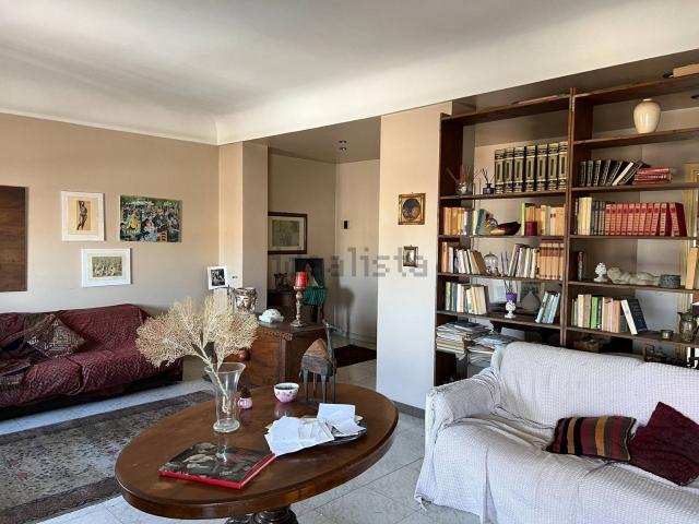 Appartamento in vendita di 177 m² in Viale Teracati