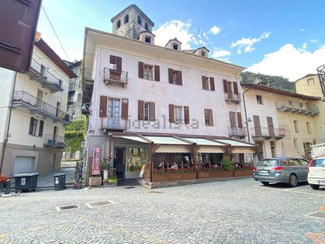 Appartamento in vendita di 177 m² in Piazza Renè Di Challant, 1