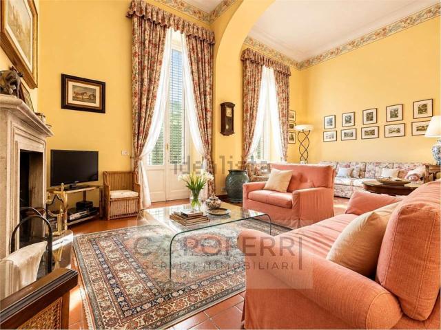 Appartamento in vendita di 178 m² in Via Abate G. Pozzone