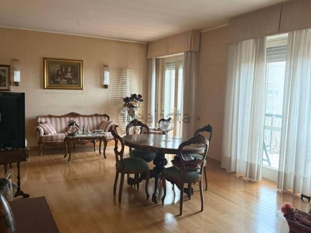 Appartamento in vendita di 178 m² in Via Genova