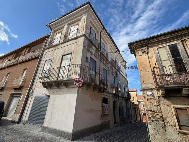 Appartamento in vendita di 178 m² in Via della Pace, 8