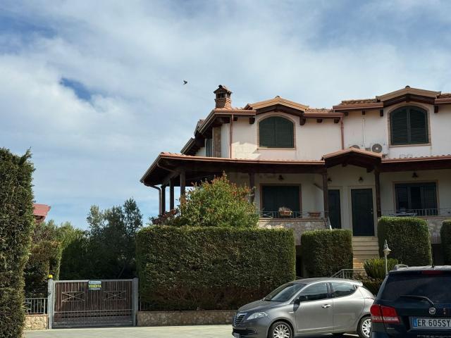 Appartamento in vendita di 178 m² in Via Ecuador, 8