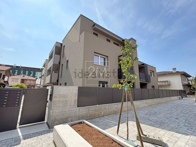 Appartamento in vendita di 178 m² in Via Luigi Fantoni, 5
