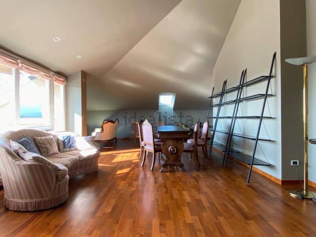 Appartamento in vendita di 178 m² in Via Nino Carboneri