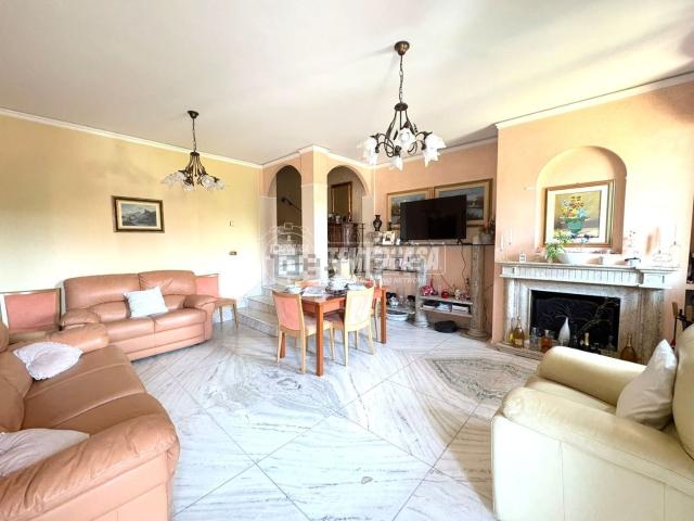 Appartamento in vendita di 178 m² in Via Statale, 91