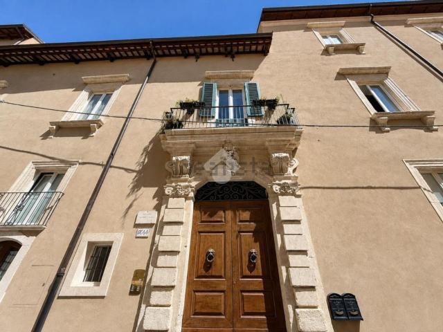 Appartamento in vendita di 179 m² in Via Cimino, 44