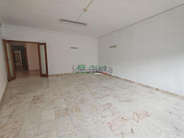 Appartamento in vendita di 179 m² in Via Giosuè Carducci