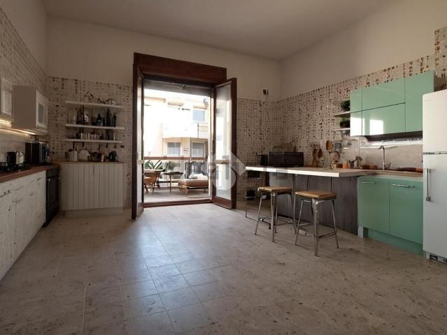Appartamento in vendita di 179 m² in Via Luigi D&apos Amato, 13